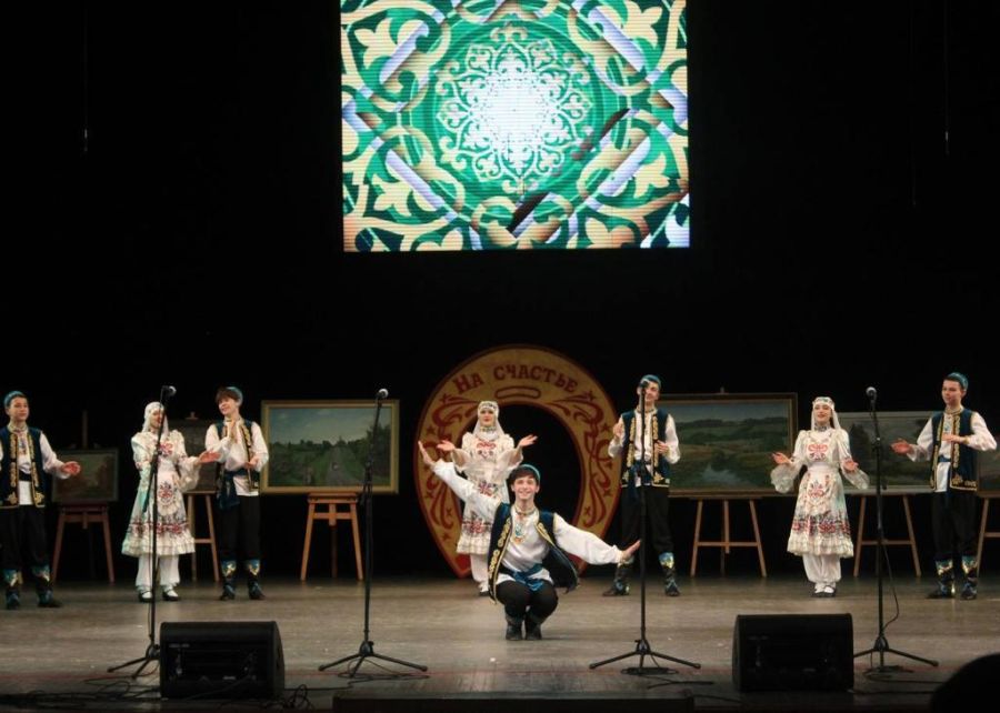 28 октября в рамках ХХVII республиканского фестиваля-кон­курса народного творч­ества «Шумбрат, Мордовия!» состоялось выступление ведущих коллективов нашего района.