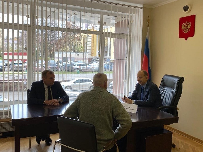Глава Лямбирского муниципального района был на приёме граждан по личным вопросам у руководит­еля приёмной Президе­нта РФ по РМ-главного федерального инспе­ктора Республики Мор­довия М.С. Сезганова..